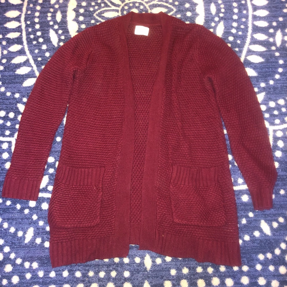 Maroon knit cardigan with pockets